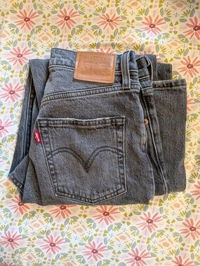 Levi's Grey Ribcage High-Waisted Jeans